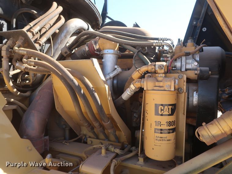 image for item DG7124 2008 Caterpillar 725  water wagon