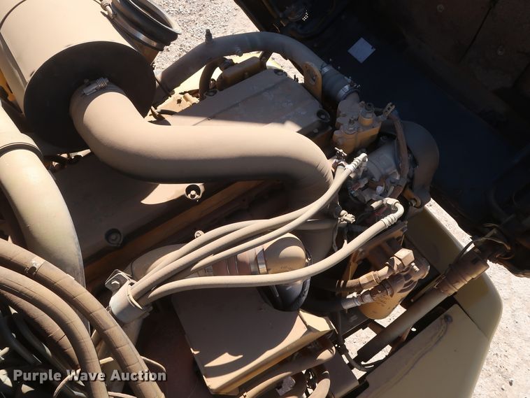 image for item DG7124 2008 Caterpillar 725  water wagon