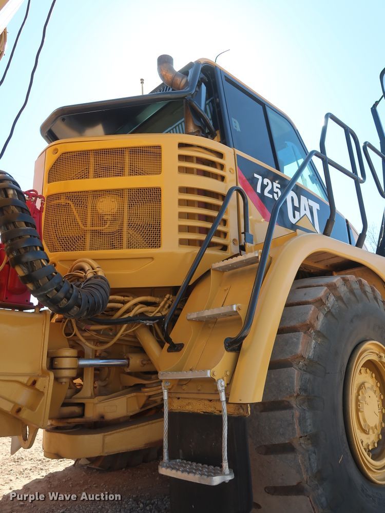 image for item DG7124 2008 Caterpillar 725  water wagon