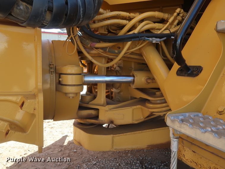 image for item DG7124 2008 Caterpillar 725  water wagon