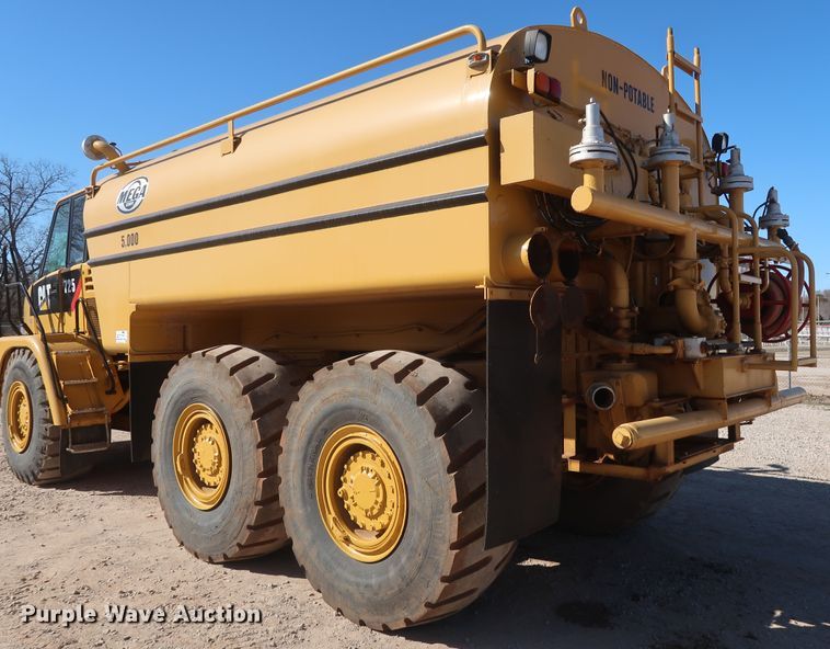image for item DG7124 2008 Caterpillar 725  water wagon