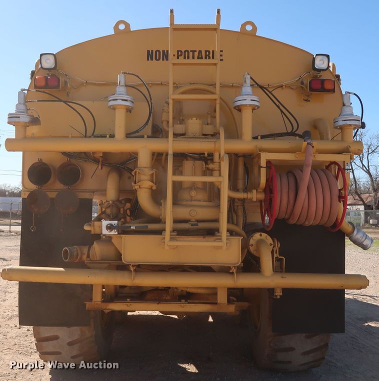 image for item DG7124 2008 Caterpillar 725  water wagon