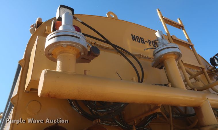 image for item DG7124 2008 Caterpillar 725  water wagon