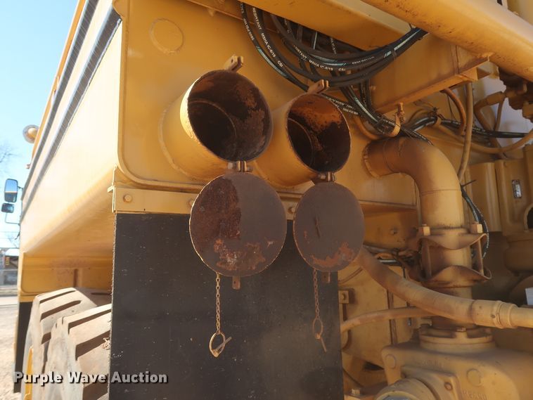image for item DG7124 2008 Caterpillar 725  water wagon