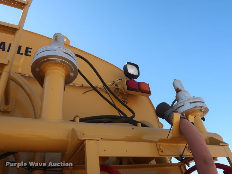 image for item DG7124 2008 Caterpillar 725  water wagon