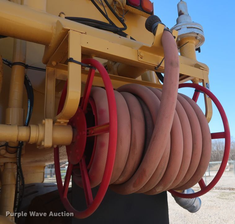 image for item DG7124 2008 Caterpillar 725  water wagon