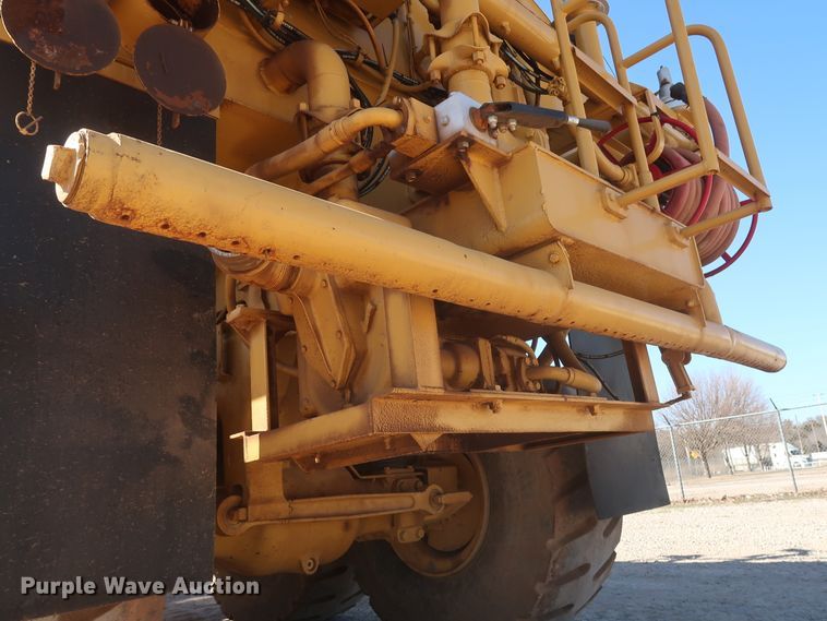 image for item DG7124 2008 Caterpillar 725  water wagon