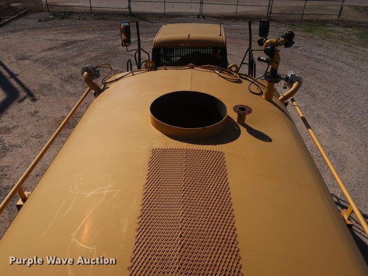 image for item DG7124 2008 Caterpillar 725  water wagon