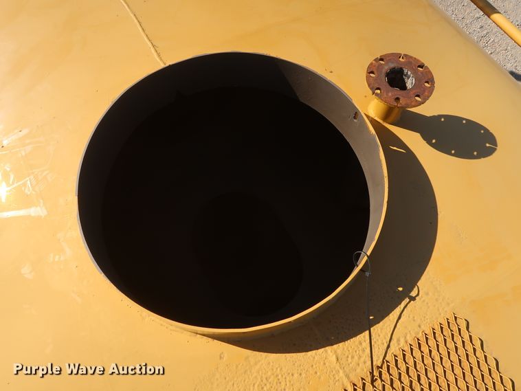 image for item DG7124 2008 Caterpillar 725  water wagon