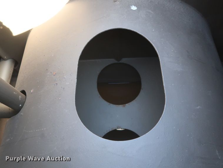 image for item DG7124 2008 Caterpillar 725  water wagon