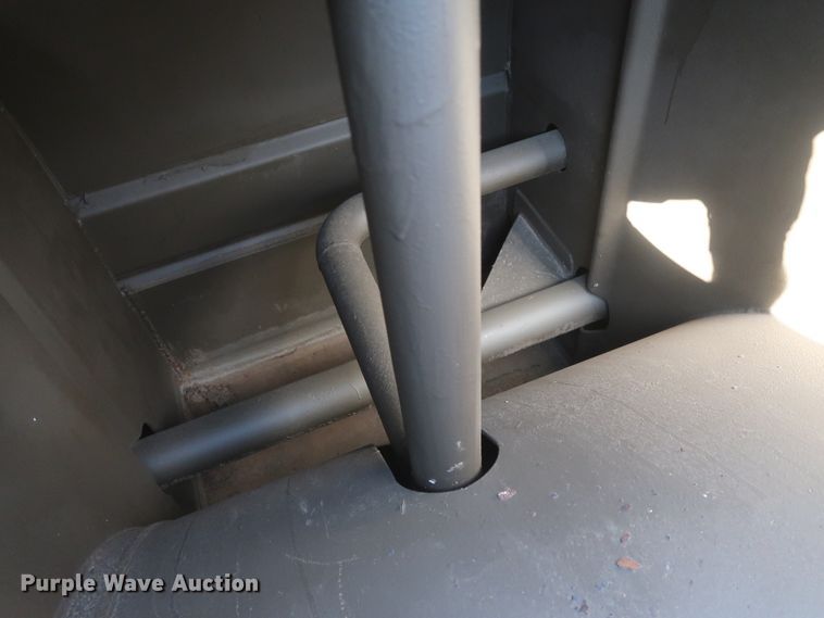 image for item DG7124 2008 Caterpillar 725  water wagon