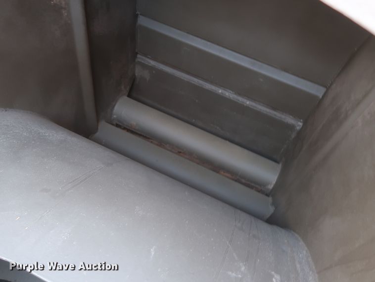 image for item DG7124 2008 Caterpillar 725  water wagon