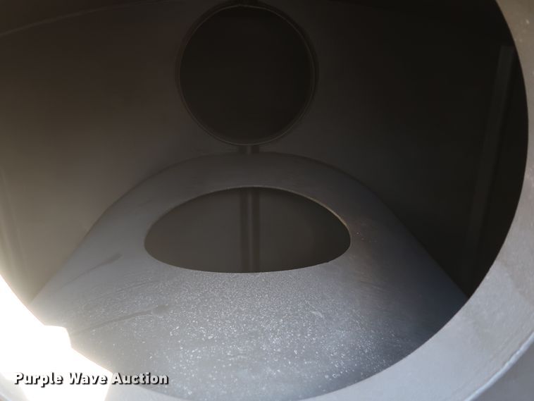 image for item DG7124 2008 Caterpillar 725  water wagon