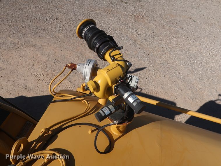 image for item DG7124 2008 Caterpillar 725  water wagon