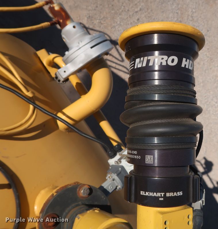 image for item DG7124 2008 Caterpillar 725  water wagon