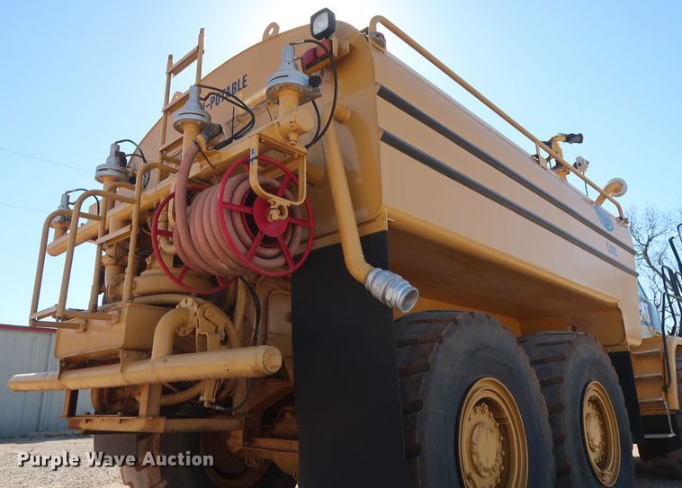 image for item DG7124 2008 Caterpillar 725  water wagon