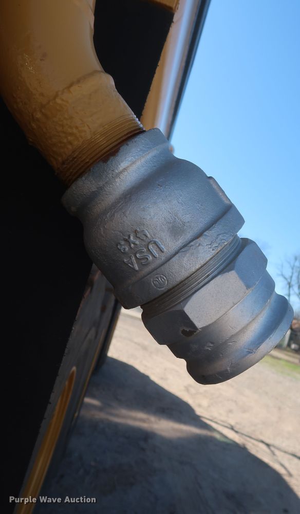 image for item DG7124 2008 Caterpillar 725  water wagon