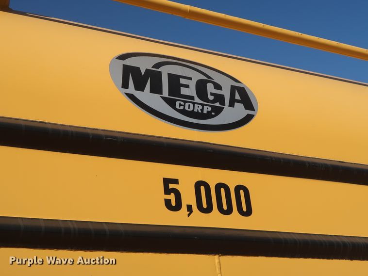 image for item DG7124 2008 Caterpillar 725  water wagon