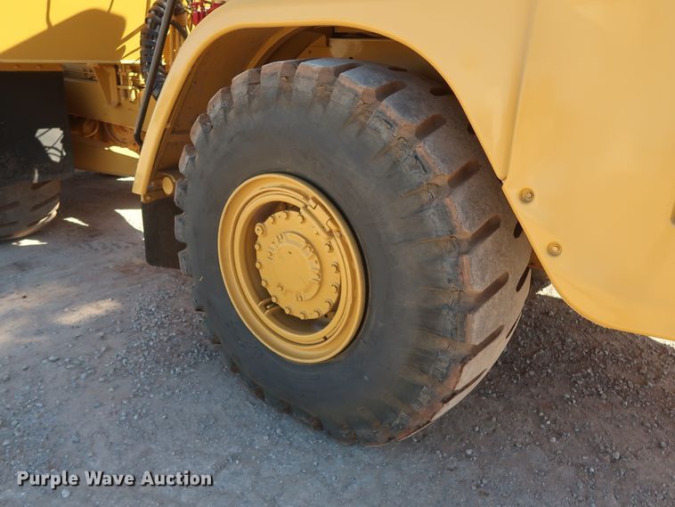 image for item DG7124 2008 Caterpillar 725  water wagon