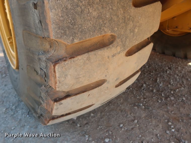 image for item DG7124 2008 Caterpillar 725  water wagon