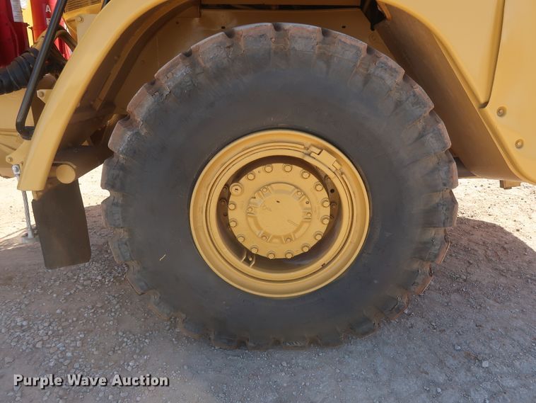 image for item DG7124 2008 Caterpillar 725  water wagon