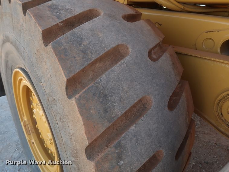 image for item DG7124 2008 Caterpillar 725  water wagon