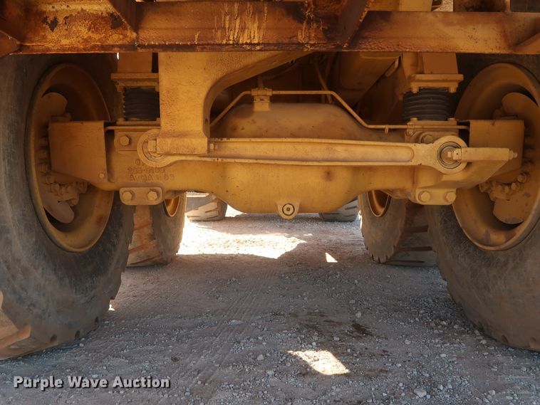 image for item DG7124 2008 Caterpillar 725  water wagon