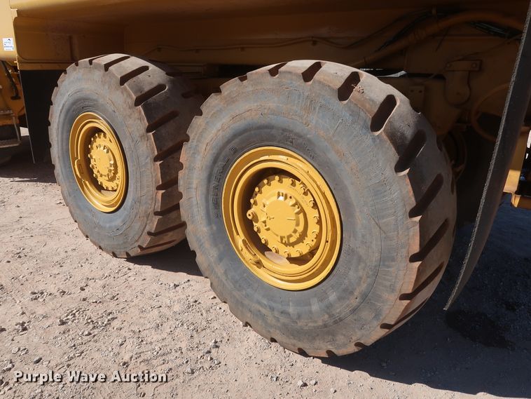 image for item DG7124 2008 Caterpillar 725  water wagon