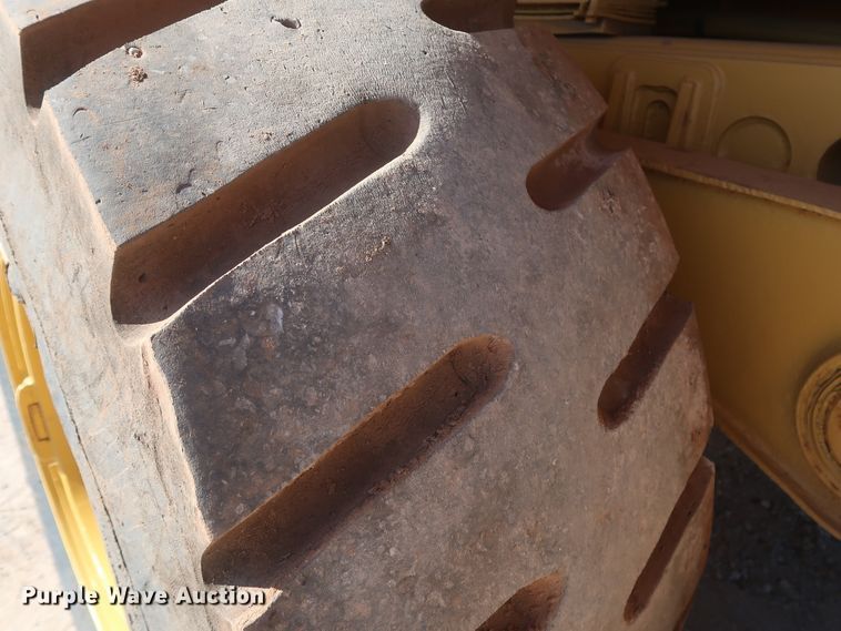 image for item DG7124 2008 Caterpillar 725  water wagon