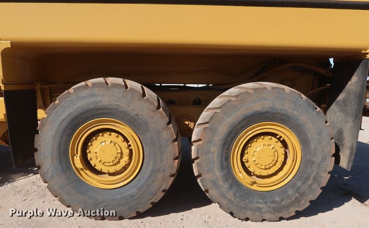 image for item DG7124 2008 Caterpillar 725  water wagon