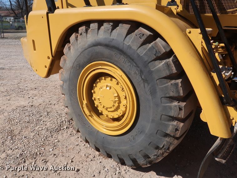 image for item DG7124 2008 Caterpillar 725  water wagon