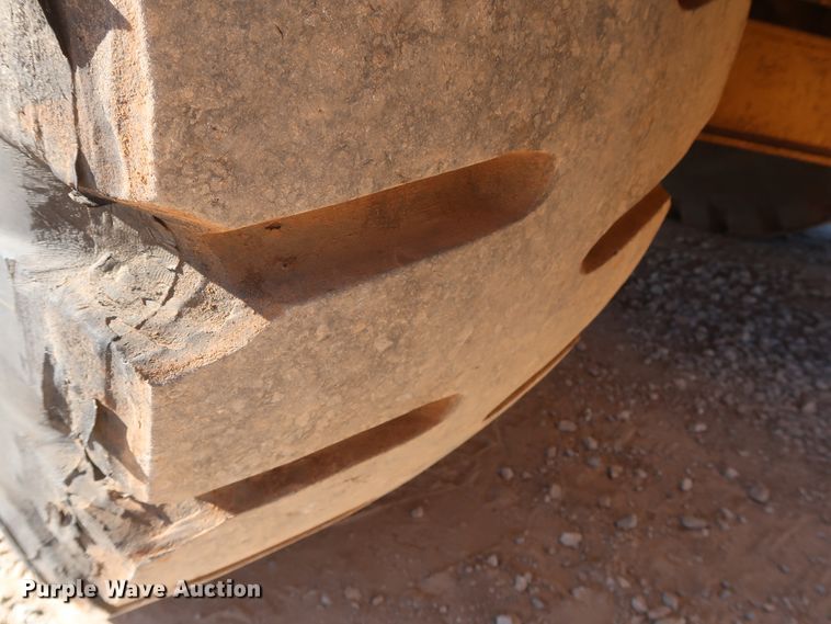 image for item DG7124 2008 Caterpillar 725  water wagon