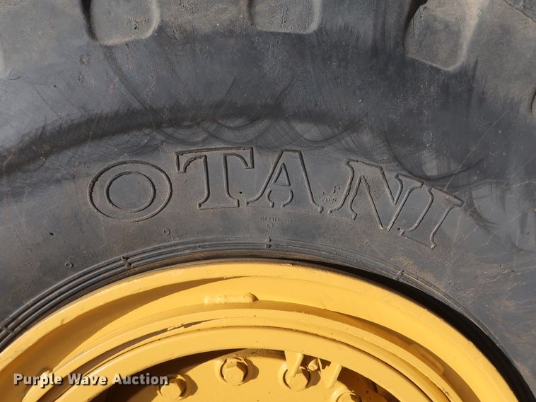 image for item DG7124 2008 Caterpillar 725  water wagon