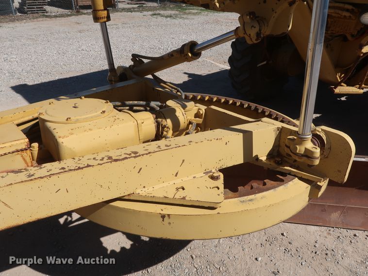 image for item DG7128 1982 Caterpillar 120G motor grader