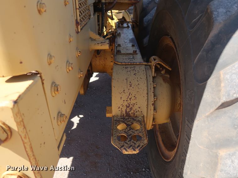 image for item DG7128 1982 Caterpillar 120G motor grader