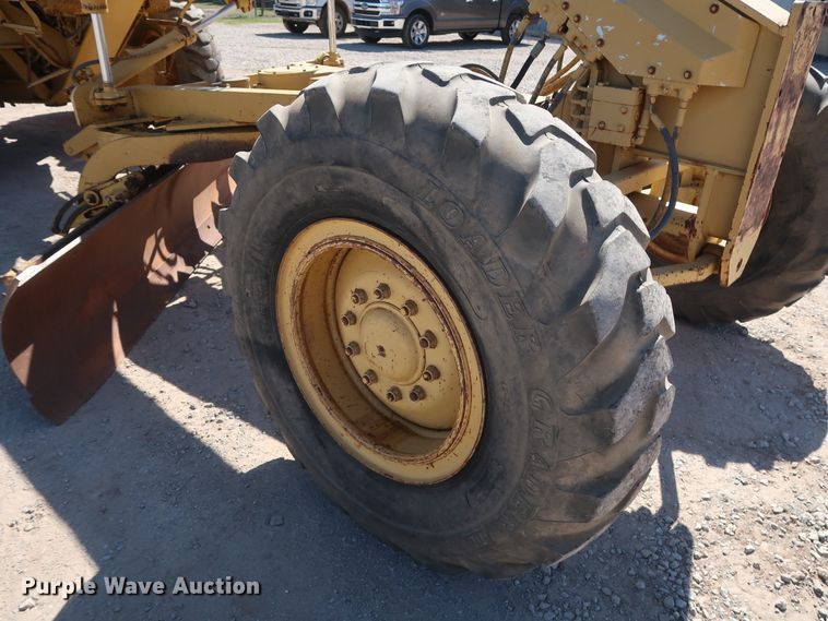 image for item DG7128 1982 Caterpillar 120G motor grader