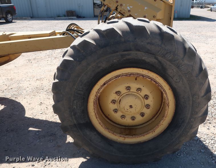 image for item DG7128 1982 Caterpillar 120G motor grader