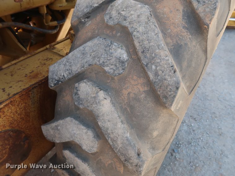 image for item DG7128 1982 Caterpillar 120G motor grader