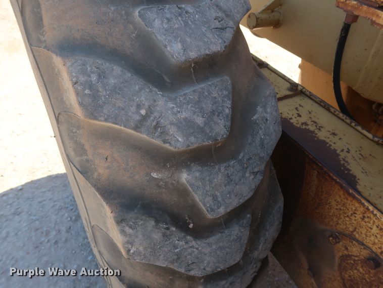 image for item DG7128 1982 Caterpillar 120G motor grader