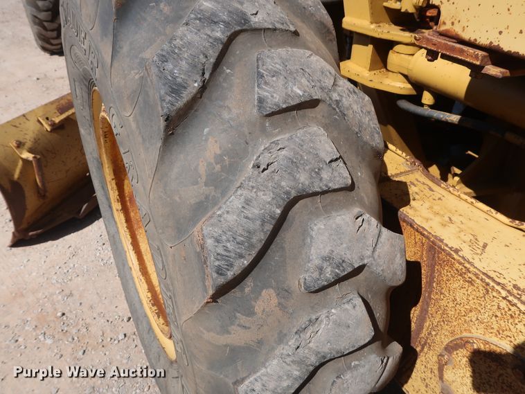 image for item DG7128 1982 Caterpillar 120G motor grader