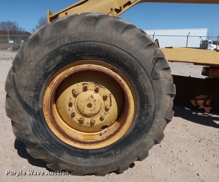 image for item DG7128 1982 Caterpillar 120G motor grader