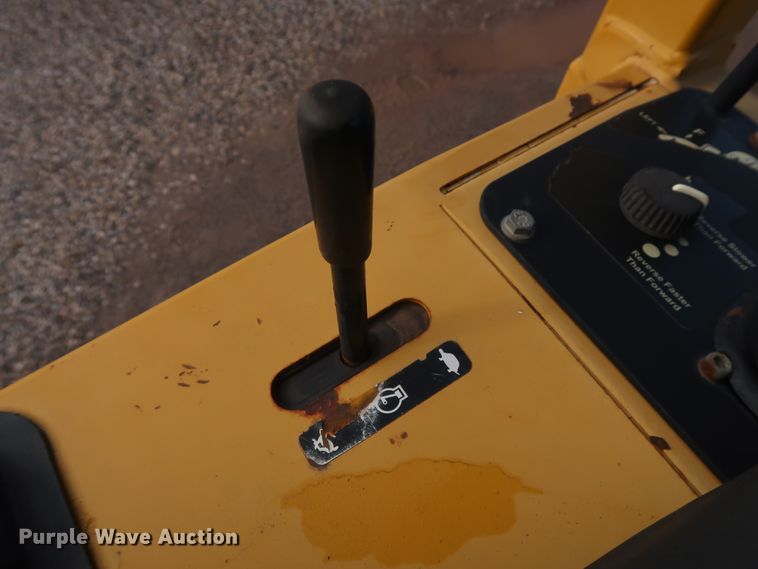 image for item DG7137 2004 John Deere 650H  crawler dozer