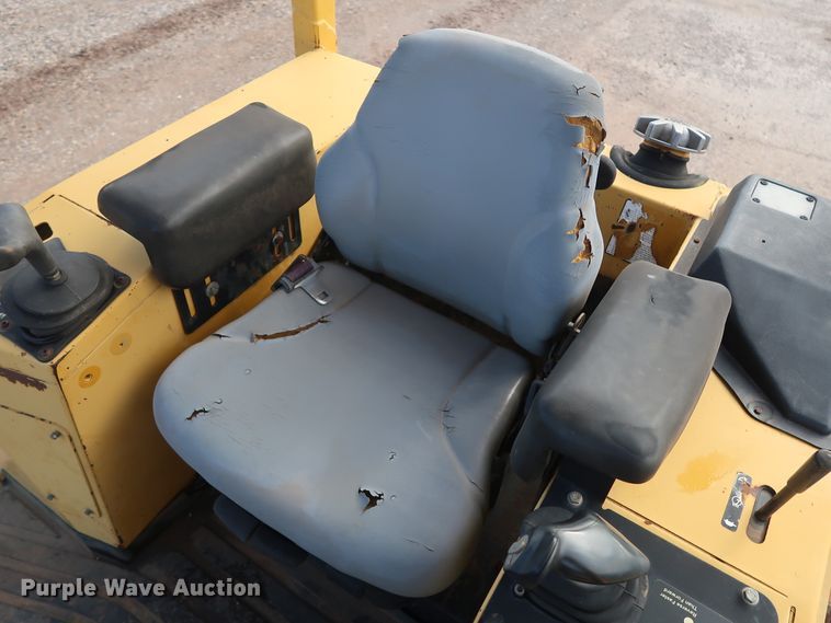 image for item DG7137 2004 John Deere 650H  crawler dozer