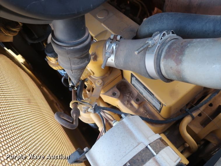 image for item DG7137 2004 John Deere 650H  crawler dozer