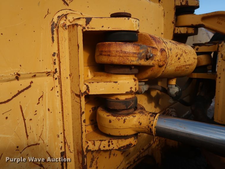 image for item DG7137 2004 John Deere 650H  crawler dozer