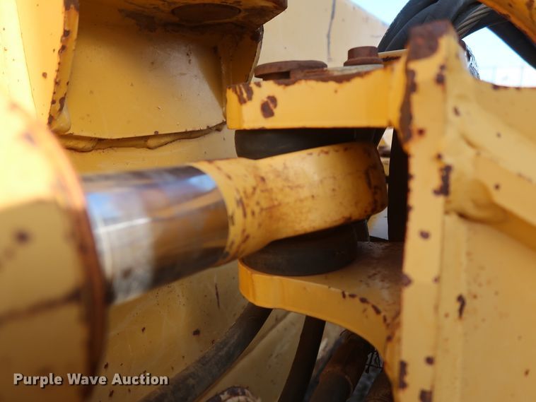 image for item DG7137 2004 John Deere 650H  crawler dozer