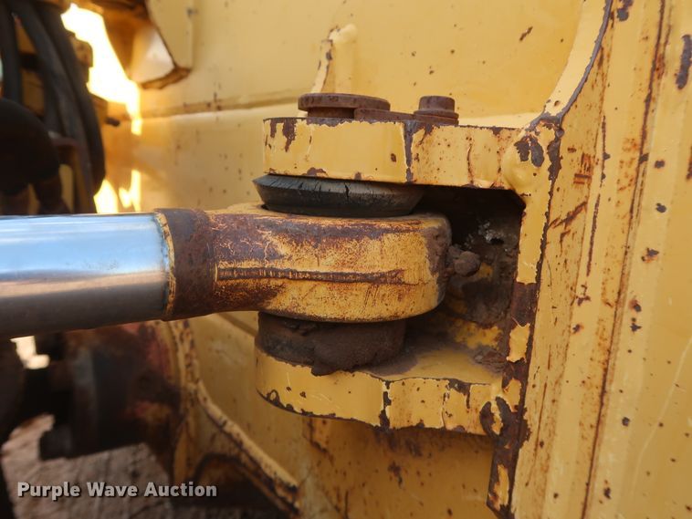 image for item DG7137 2004 John Deere 650H  crawler dozer