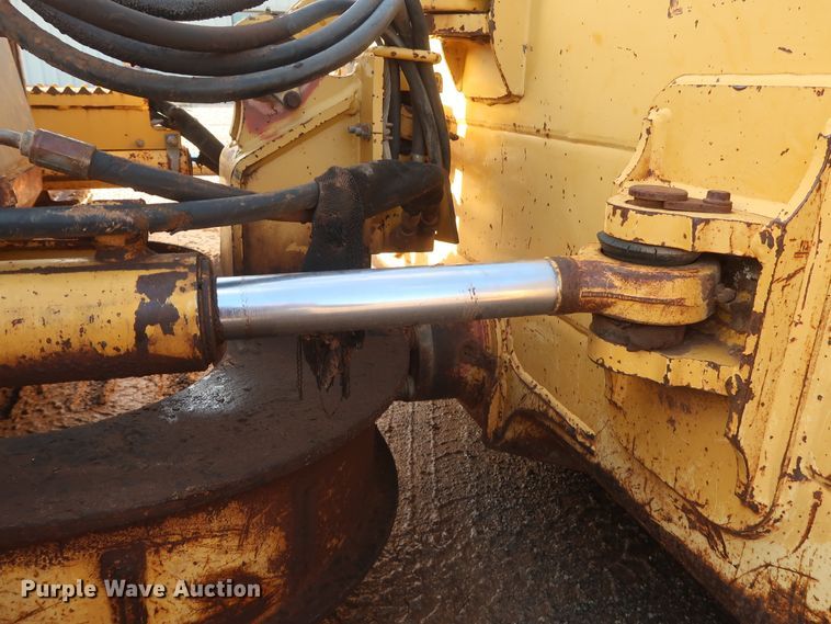 image for item DG7137 2004 John Deere 650H  crawler dozer