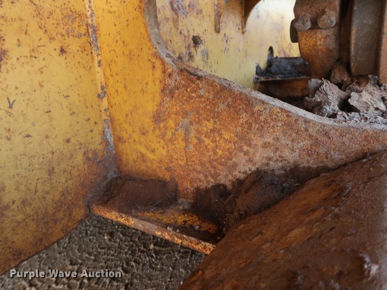 image for item DG7137 2004 John Deere 650H  crawler dozer