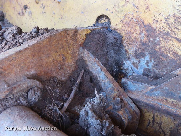 image for item DG7137 2004 John Deere 650H  crawler dozer